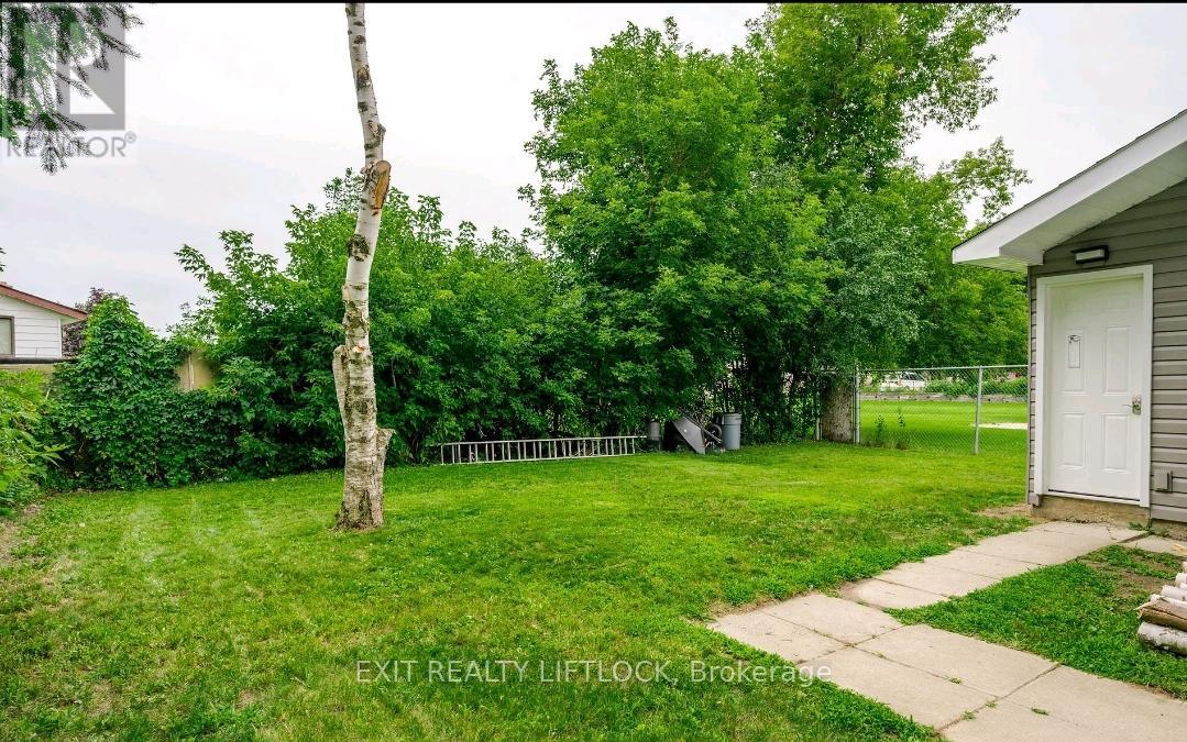 825 Cameron Street, Peterborough, Ontario  K9J 4A2 - Photo 2 - X12613124