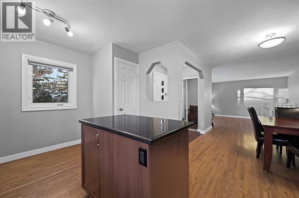 3124 49 Street Sw, Calgary, Alberta  T3E 3Y3 - Photo 7 - A2272946