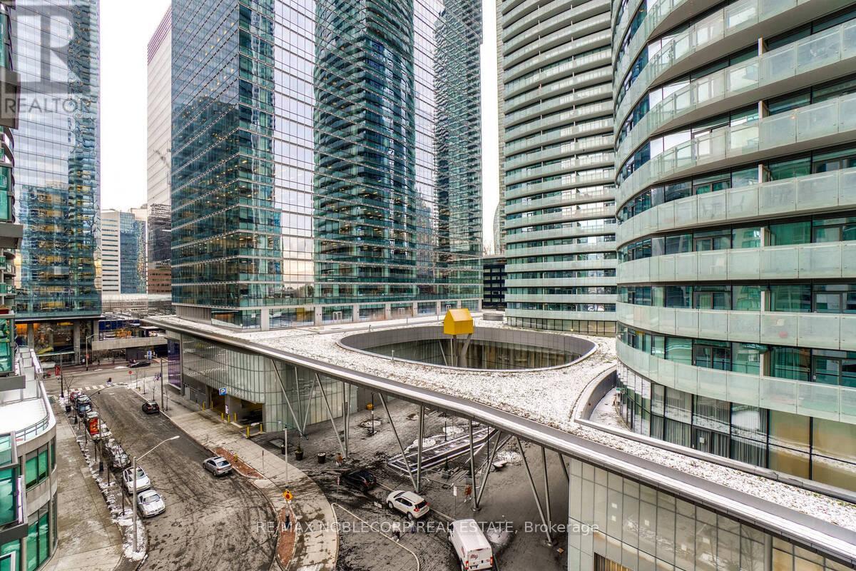 807 - 19 Grand Trunk Crescent, Toronto, Ontario  M5J 3A3 - Photo 15 - C12613000