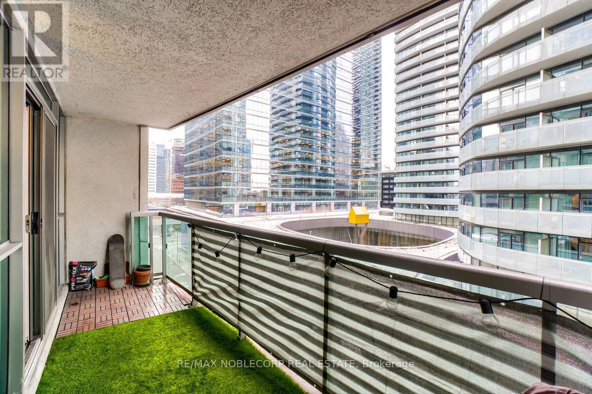 807 - 19 Grand Trunk Crescent, Toronto, Ontario  M5J 3A3 - Photo 16 - C12613000