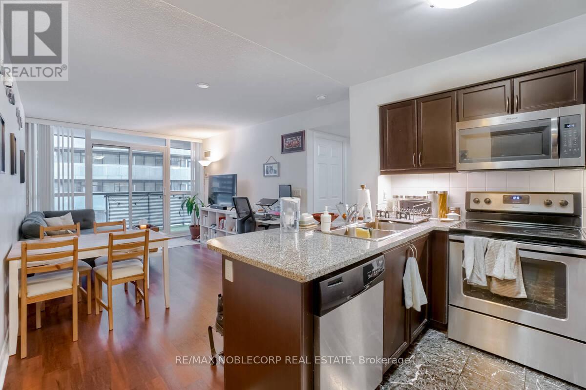 807 - 19 Grand Trunk Crescent, Toronto, Ontario  M5J 3A3 - Photo 3 - C12613000