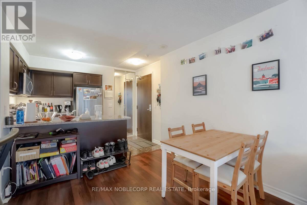 807 - 19 Grand Trunk Crescent, Toronto, Ontario  M5J 3A3 - Photo 6 - C12613000