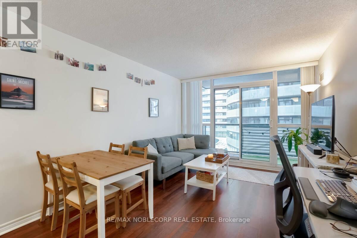 807 - 19 Grand Trunk Crescent, Toronto, Ontario  M5J 3A3 - Photo 7 - C12613000