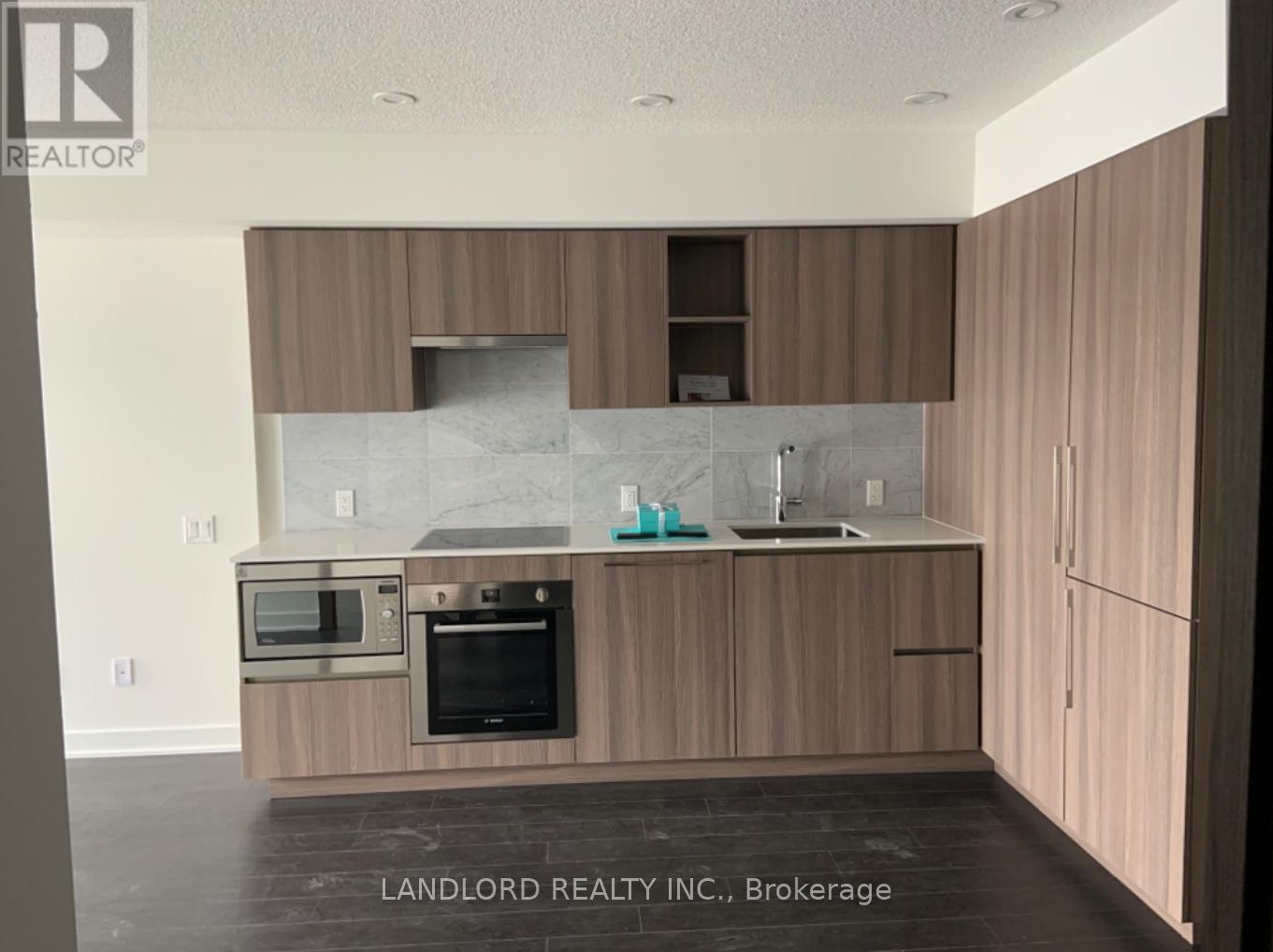 1011 - 17 Bathurst Street, Toronto, Ontario  M5V 1A5 - Photo 2 - C12613160