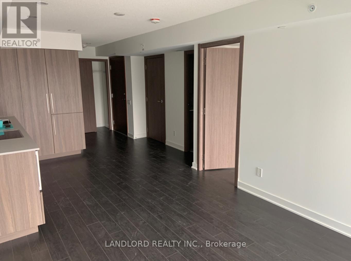 1011 - 17 Bathurst Street, Toronto, Ontario  M5V 1A5 - Photo 4 - C12613160