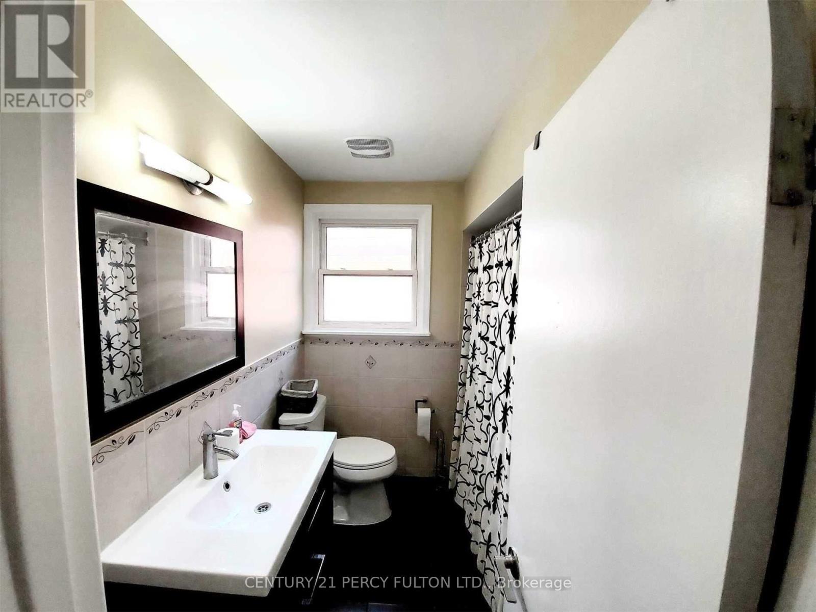 Upper - 24 Chestermere Boulevard, Toronto, Ontario  M1J 2X7 - Photo 10 - E12613010