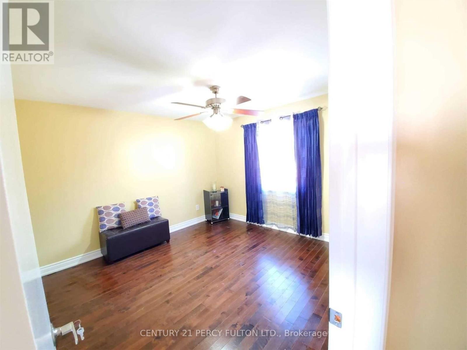 Upper - 24 Chestermere Boulevard, Toronto, Ontario  M1J 2X7 - Photo 11 - E12613010