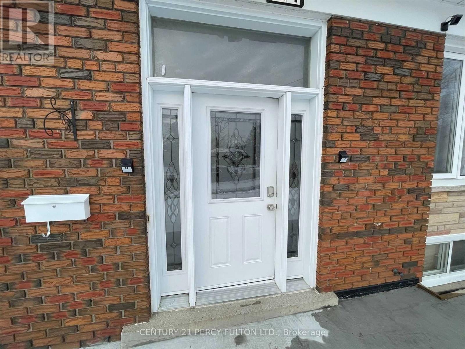 Upper - 24 Chestermere Boulevard, Toronto, Ontario  M1J 2X7 - Photo 4 - E12613010