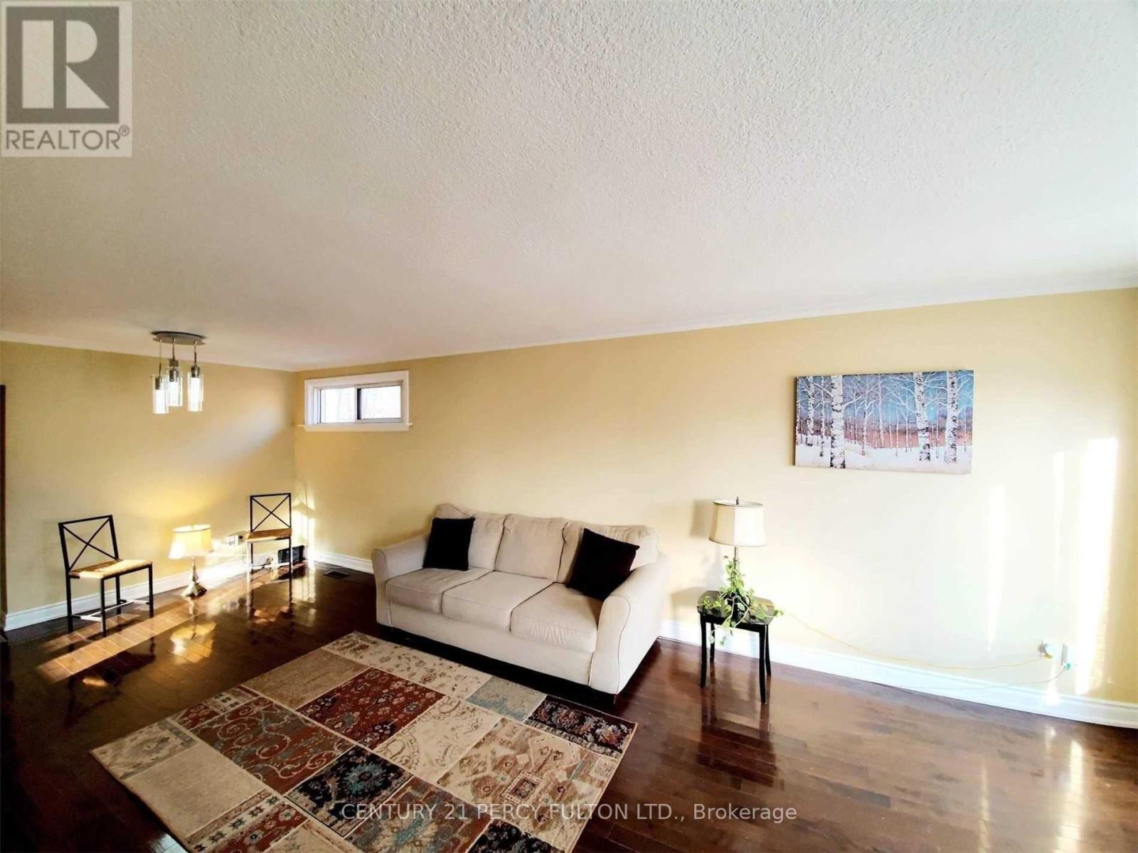 Upper - 24 Chestermere Boulevard, Toronto, Ontario  M1J 2X7 - Photo 5 - E12613010