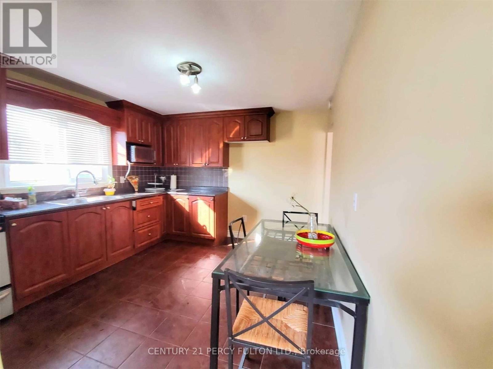 Upper - 24 Chestermere Boulevard, Toronto, Ontario  M1J 2X7 - Photo 7 - E12613010