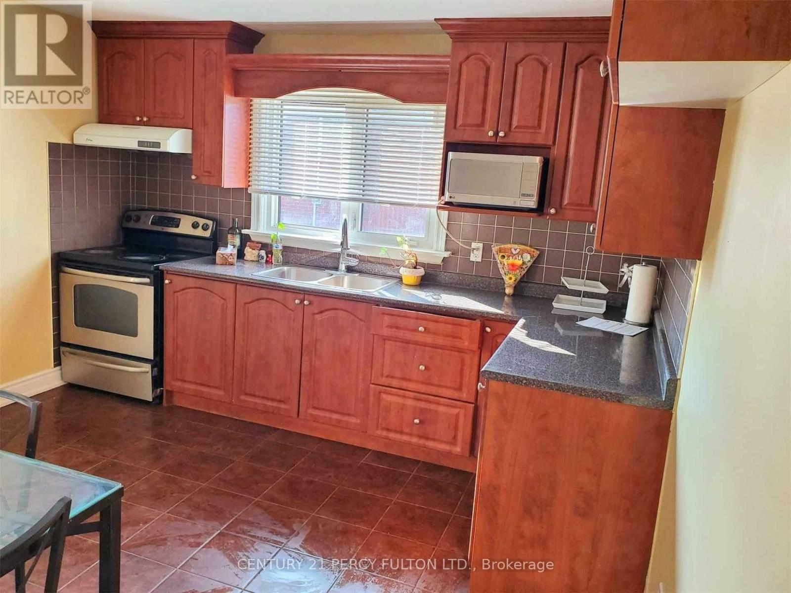 Upper - 24 Chestermere Boulevard, Toronto, Ontario  M1J 2X7 - Photo 8 - E12613010