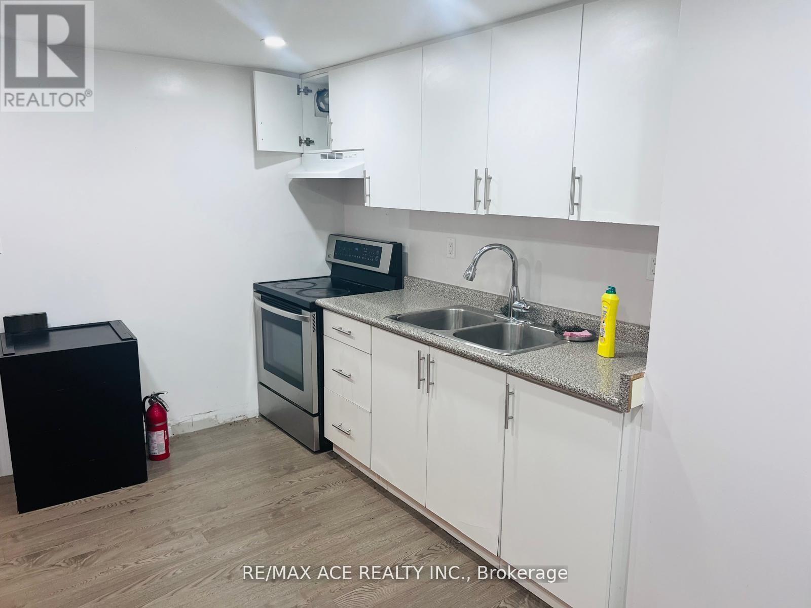 Bsmt - 15 Sedgemount Drive, Toronto (Woburn), Ontario  M1H 1X2 - Photo 3 - E12613052