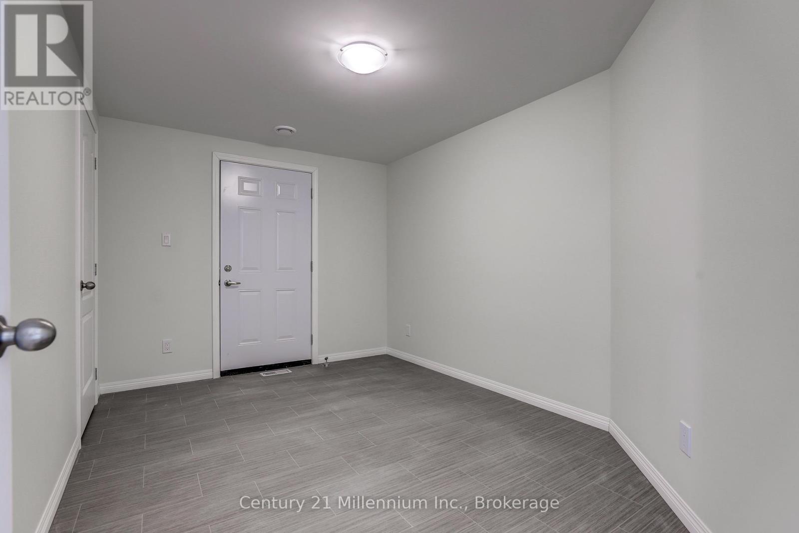 35 Sussex Square, Georgian Bluffs, Ontario  N4K 5N5 - Photo 16 - X12548872