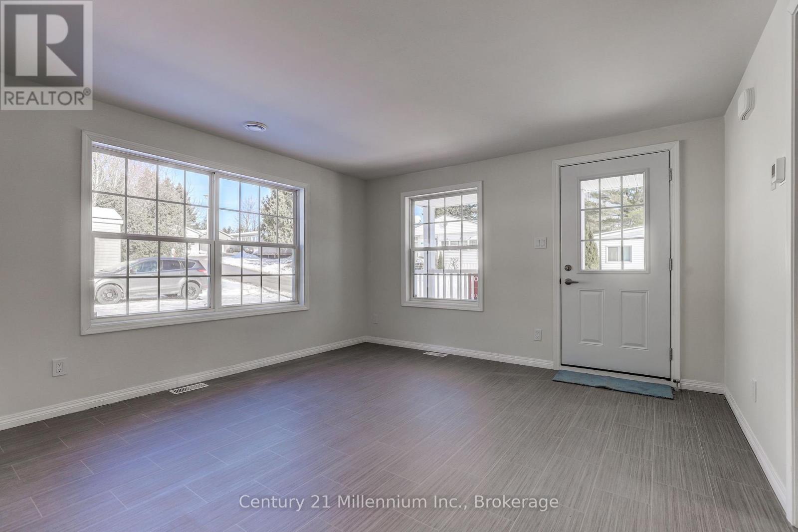 35 Sussex Square, Georgian Bluffs, Ontario  N4K 5N5 - Photo 4 - X12548872