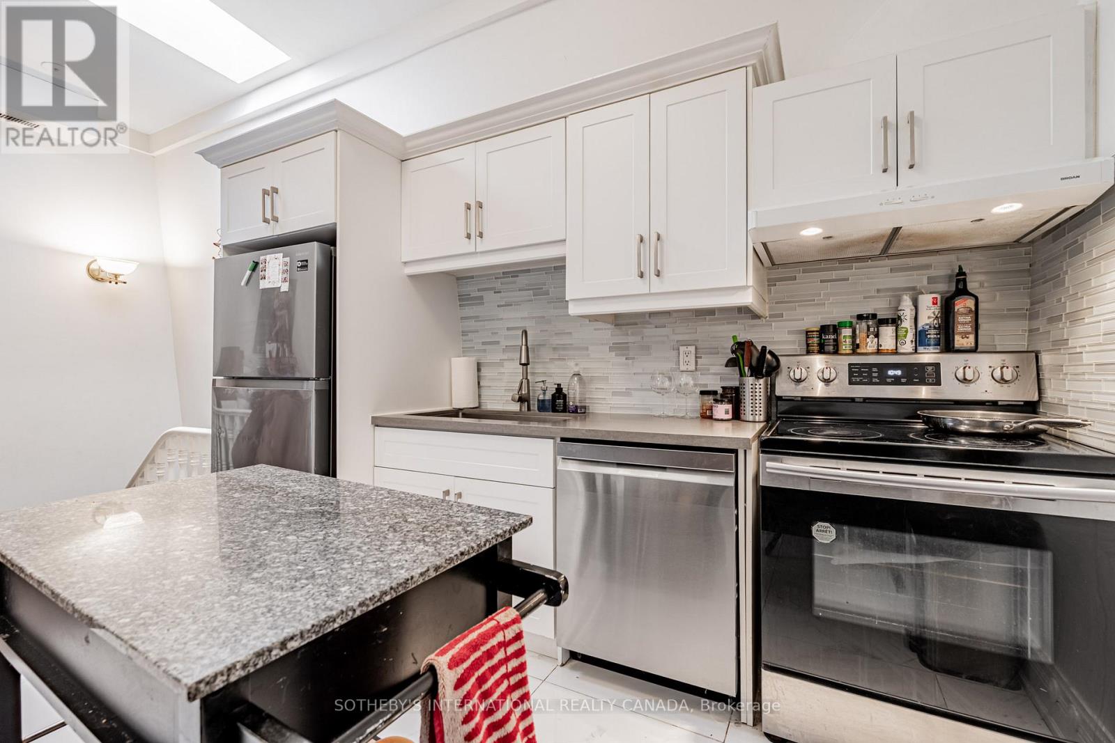 3 - 212 Carlton Street, Toronto, Ontario  M5A 2L1 - Photo 8 - C12613176