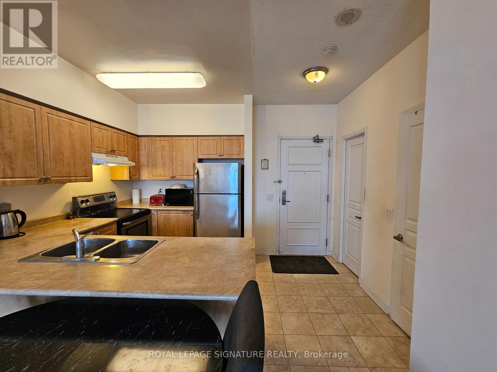 803 - 350 Red Maple Road, Richmond Hill, Ontario  L4C 0T5 - Photo 2 - N12580834