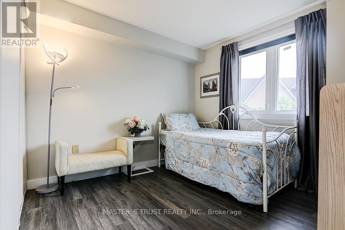 838 - 75 Weldrick Road E, Richmond Hill (Observatory), Ontario  L4C 0H9 - Photo 2 - N12612996