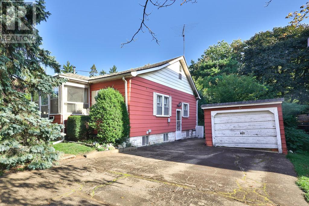 945 Beechwood Avenue, Mississauga, Ontario  L5G 4E3 - Photo 17 - W12450209