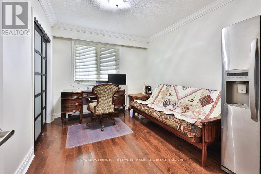 298 Burnhamthorpe Road, Toronto, Ontario  M9B 1Z8 - Photo 13 - W12583280