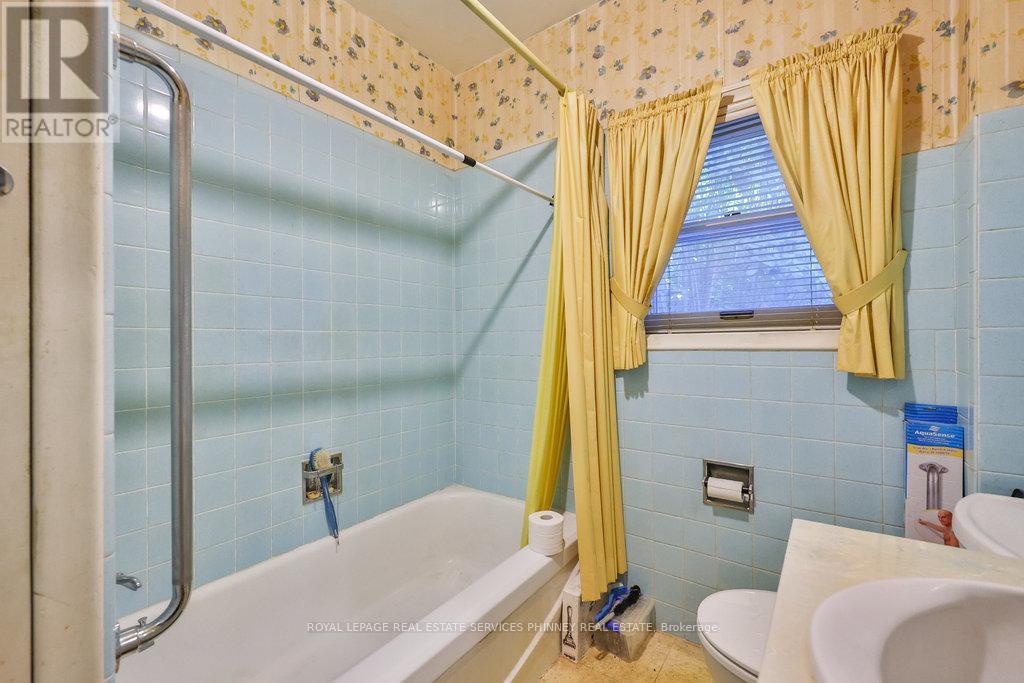 945 Beechwood Avenue, Mississauga, Ontario  L5G 4E3 - Photo 27 - W12450209