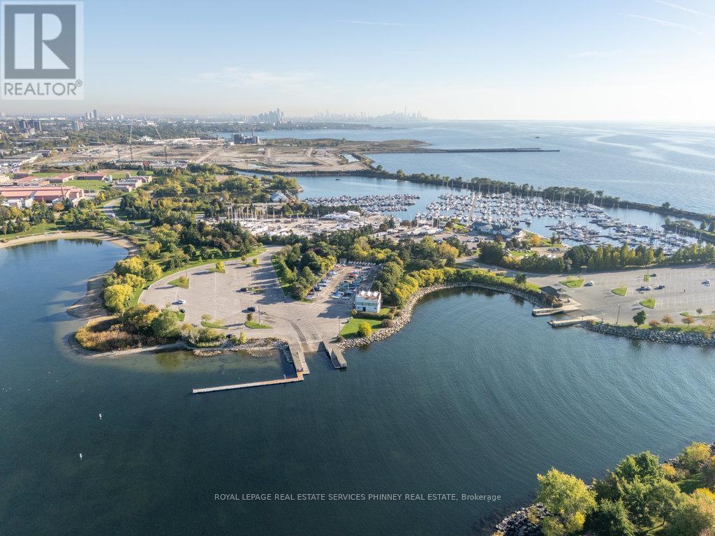 945 Beechwood Avenue, Mississauga, Ontario  L5G 4E3 - Photo 11 - W12450209