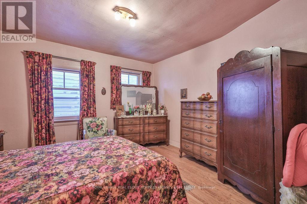 945 Beechwood Avenue, Mississauga, Ontario  L5G 4E3 - Photo 20 - W12450209