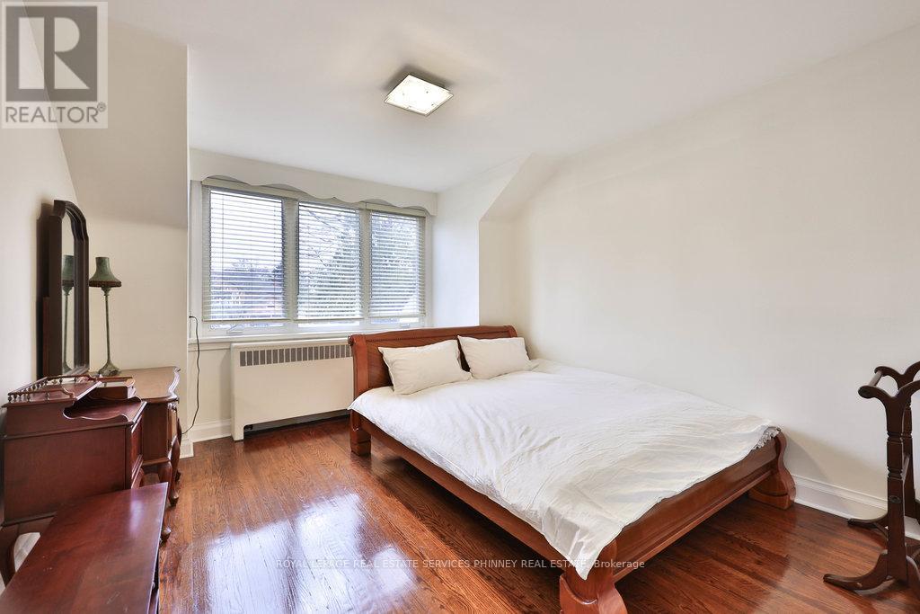 298 Burnhamthorpe Road, Toronto, Ontario  M9B 1Z8 - Photo 15 - W12583280