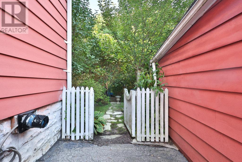 945 Beechwood Avenue, Mississauga, Ontario  L5G 4E3 - Photo 29 - W12450209