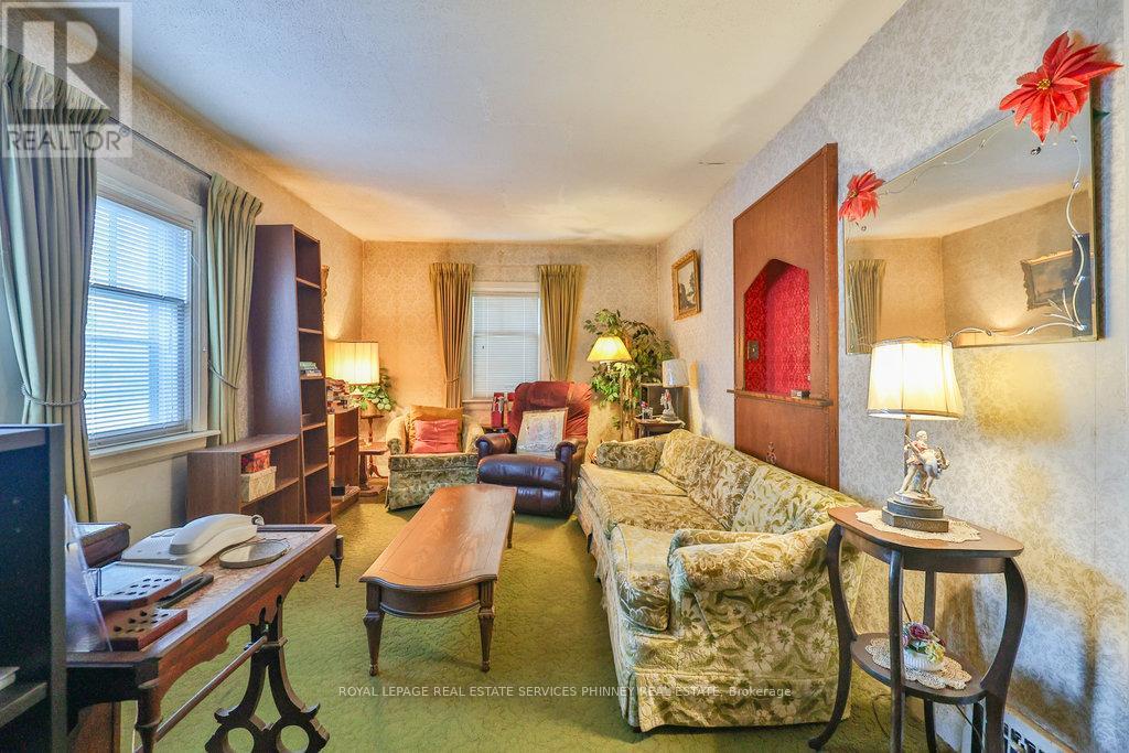 945 Beechwood Avenue, Mississauga, Ontario  L5G 4E3 - Photo 21 - W12450209