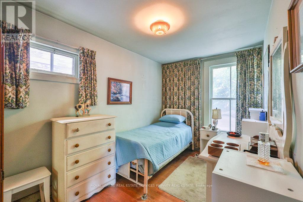 945 Beechwood Avenue, Mississauga, Ontario  L5G 4E3 - Photo 23 - W12450209