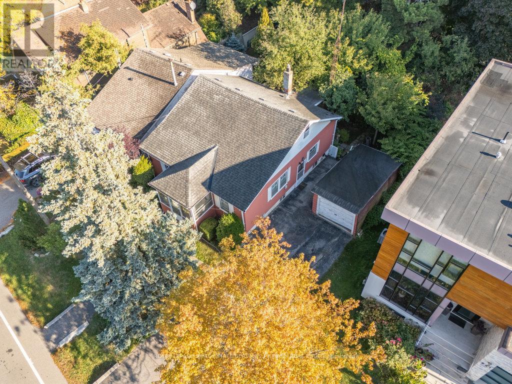 945 Beechwood Avenue, Mississauga, Ontario  L5G 4E3 - Photo 14 - W12450209