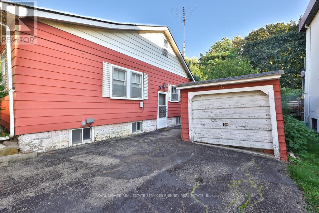 945 Beechwood Avenue, Mississauga, Ontario  L5G 4E3 - Photo 16 - W12450209