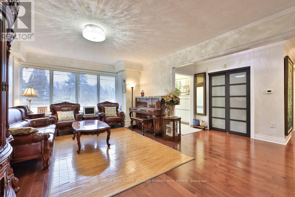 298 Burnhamthorpe Road, Toronto, Ontario  M9B 1Z8 - Photo 7 - W12583280