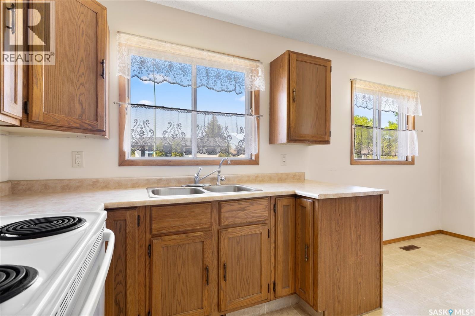 1190 Ferguson Crescent, Regina, Saskatchewan  S4N 6V6 - Photo 10 - SK025412