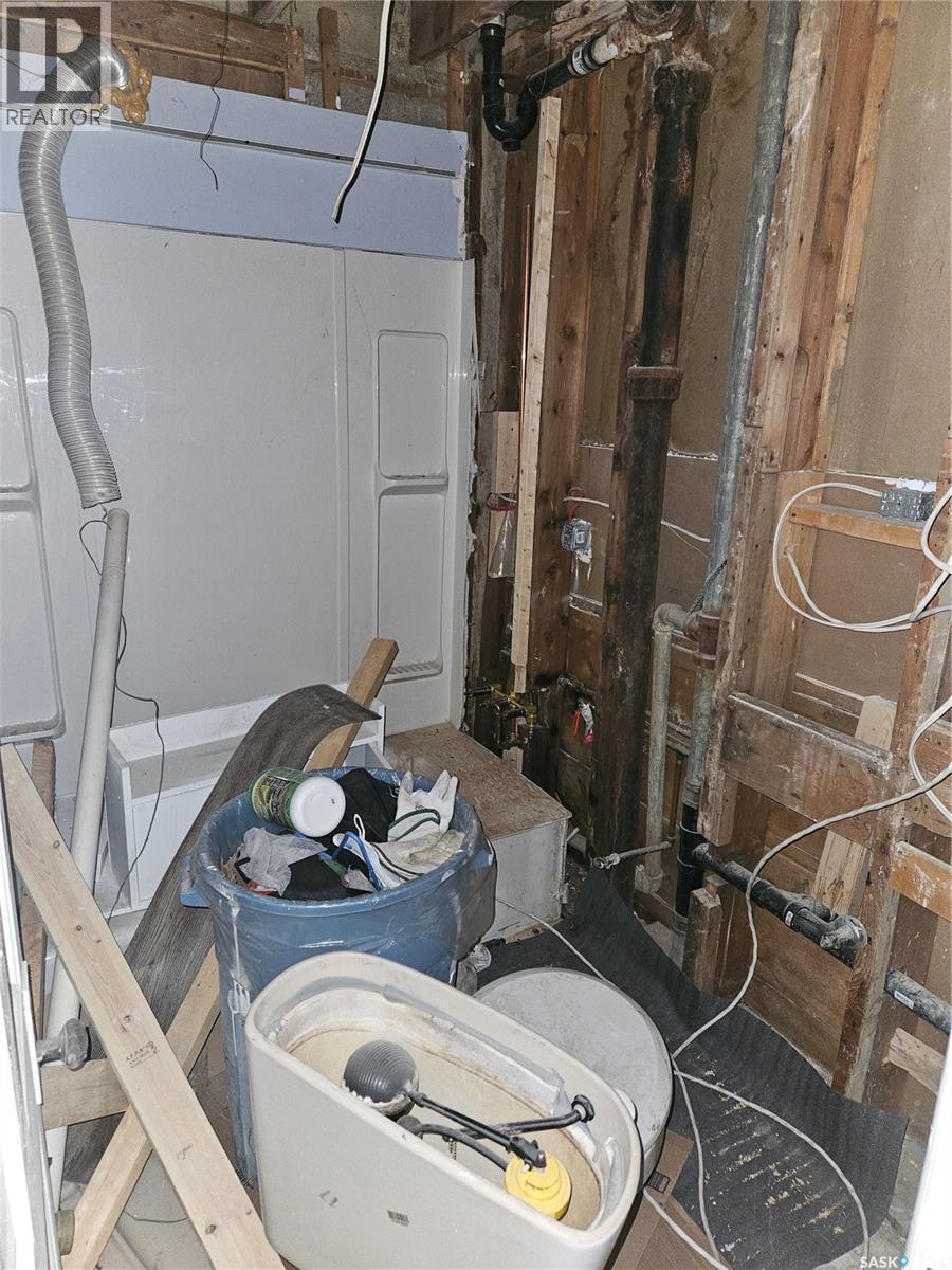1066 Montgomery Street, Moose Jaw, Saskatchewan  S6H 2X1 - Photo 11 - SK025401