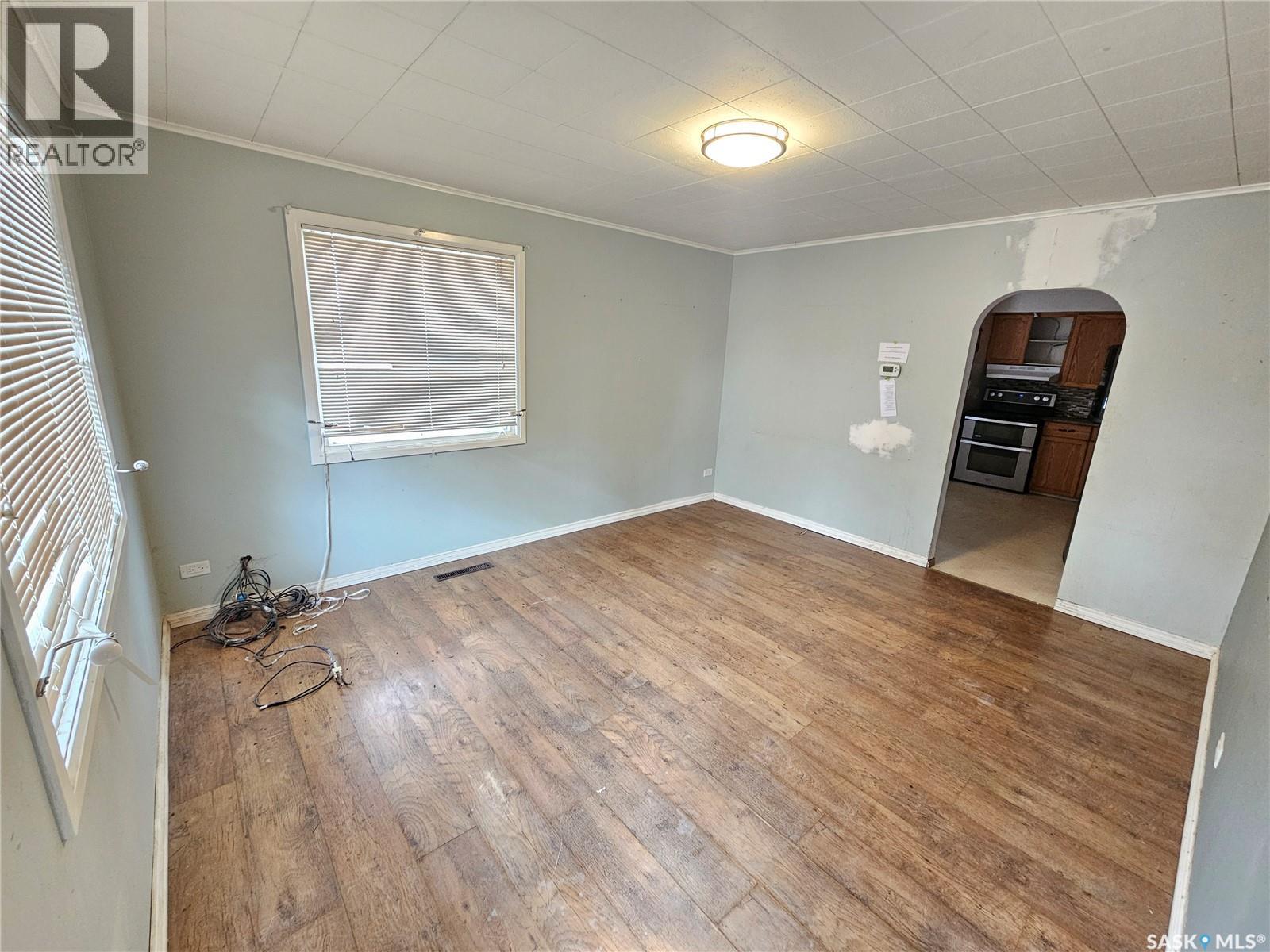 1066 Montgomery Street, Moose Jaw, Saskatchewan  S6H 2X1 - Photo 2 - SK025401