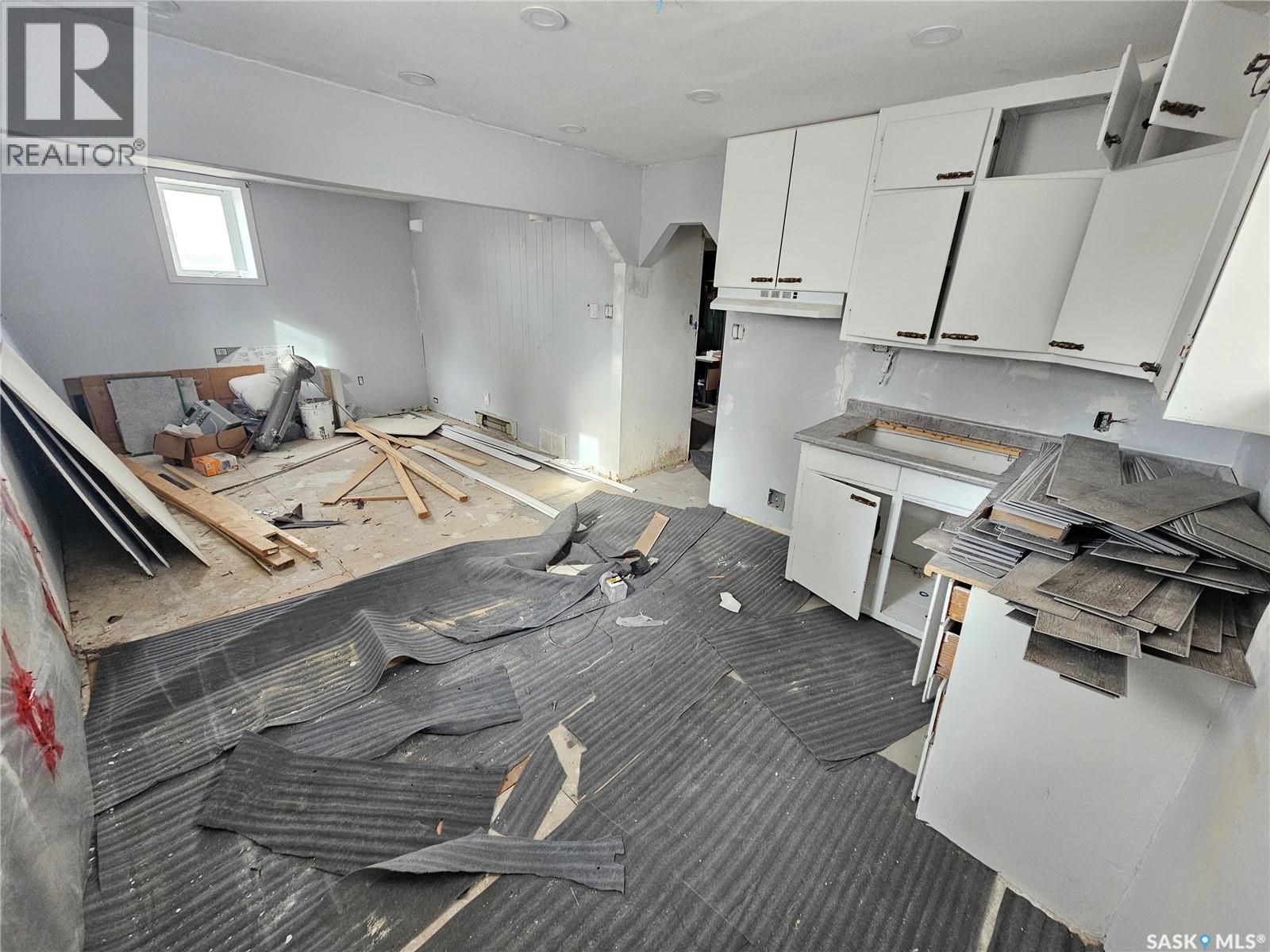 1066 Montgomery Street, Moose Jaw, Saskatchewan  S6H 2X1 - Photo 8 - SK025401