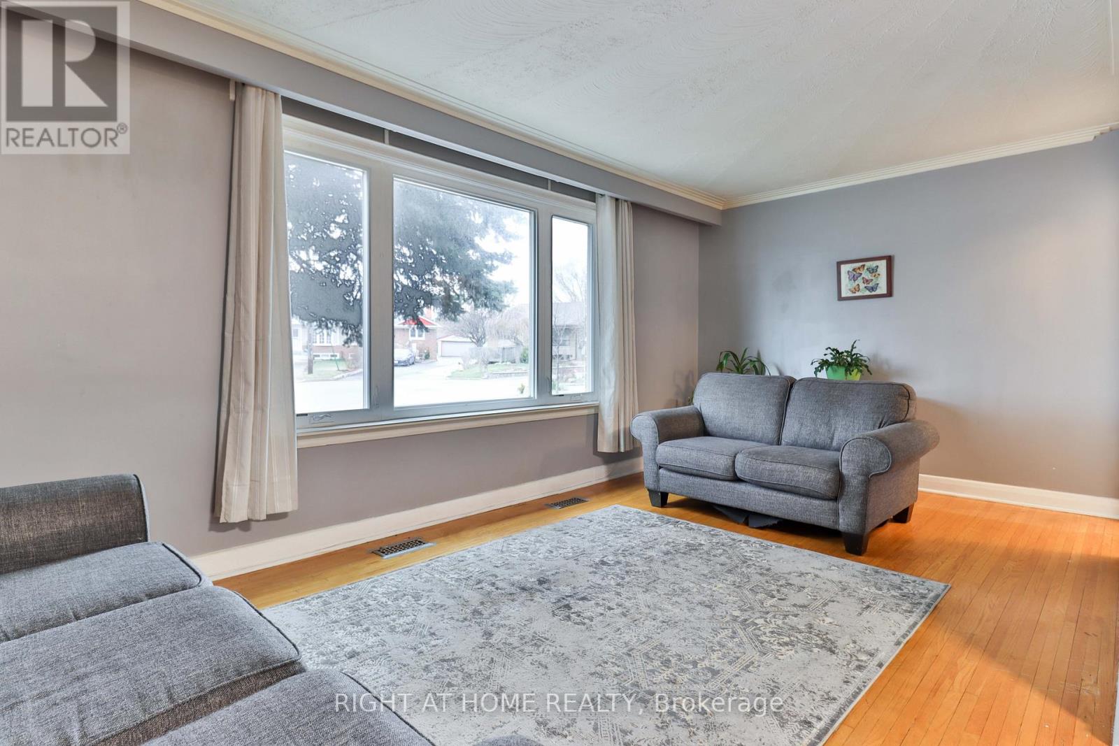 17 Rambler Place, Toronto, Ontario  M3L 1N6 - Photo 11 - W12613046
