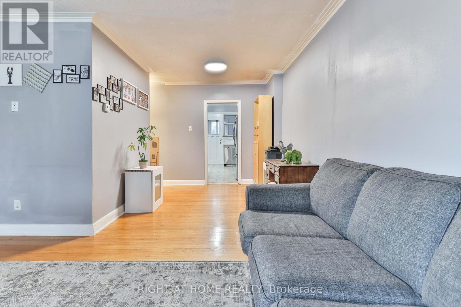 17 Rambler Place, Toronto, Ontario  M3L 1N6 - Photo 12 - W12613046