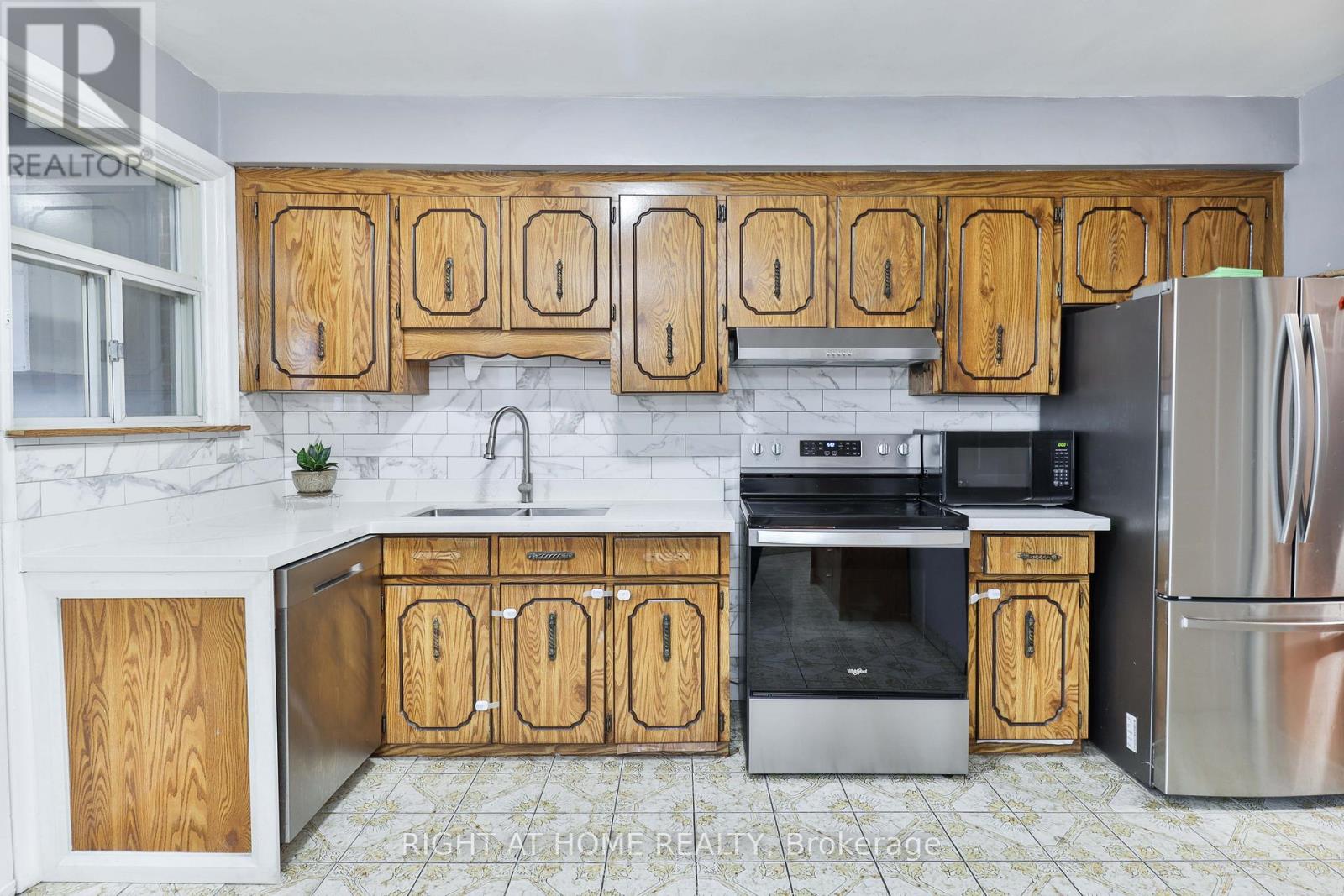 17 Rambler Place, Toronto, Ontario  M3L 1N6 - Photo 18 - W12613046