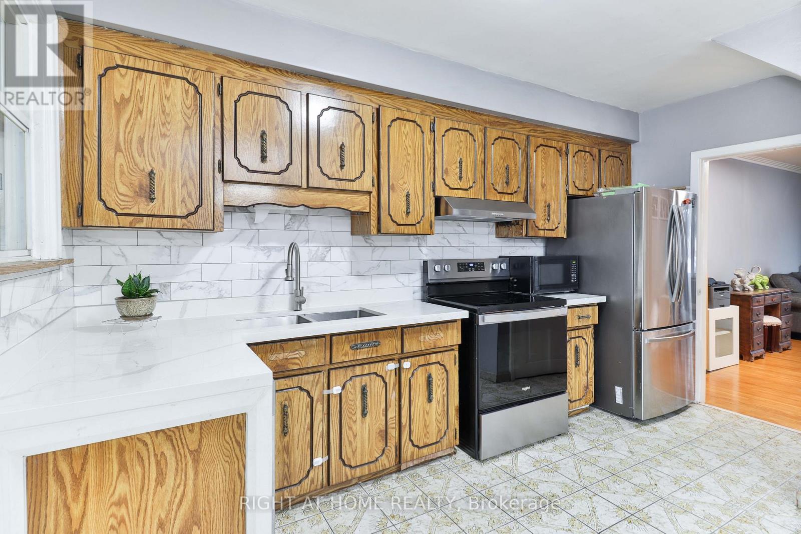 17 Rambler Place, Toronto, Ontario  M3L 1N6 - Photo 19 - W12613046