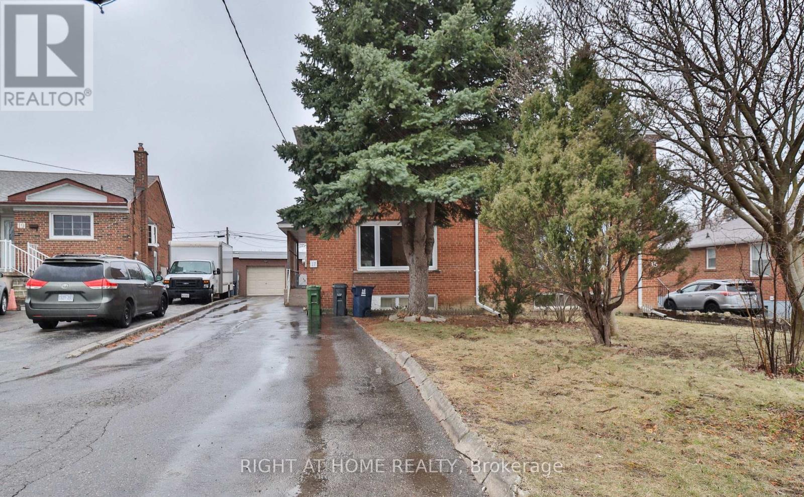 17 Rambler Place, Toronto, Ontario  M3L 1N6 - Photo 2 - W12613046