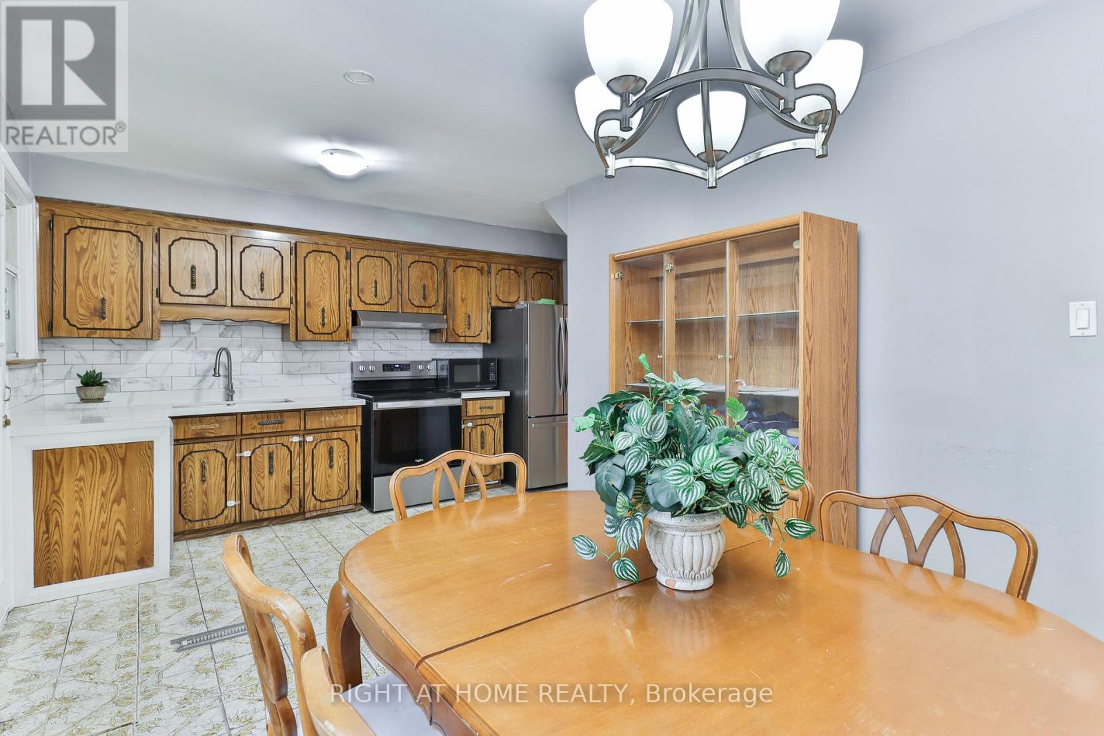 17 Rambler Place, Toronto, Ontario  M3L 1N6 - Photo 22 - W12613046