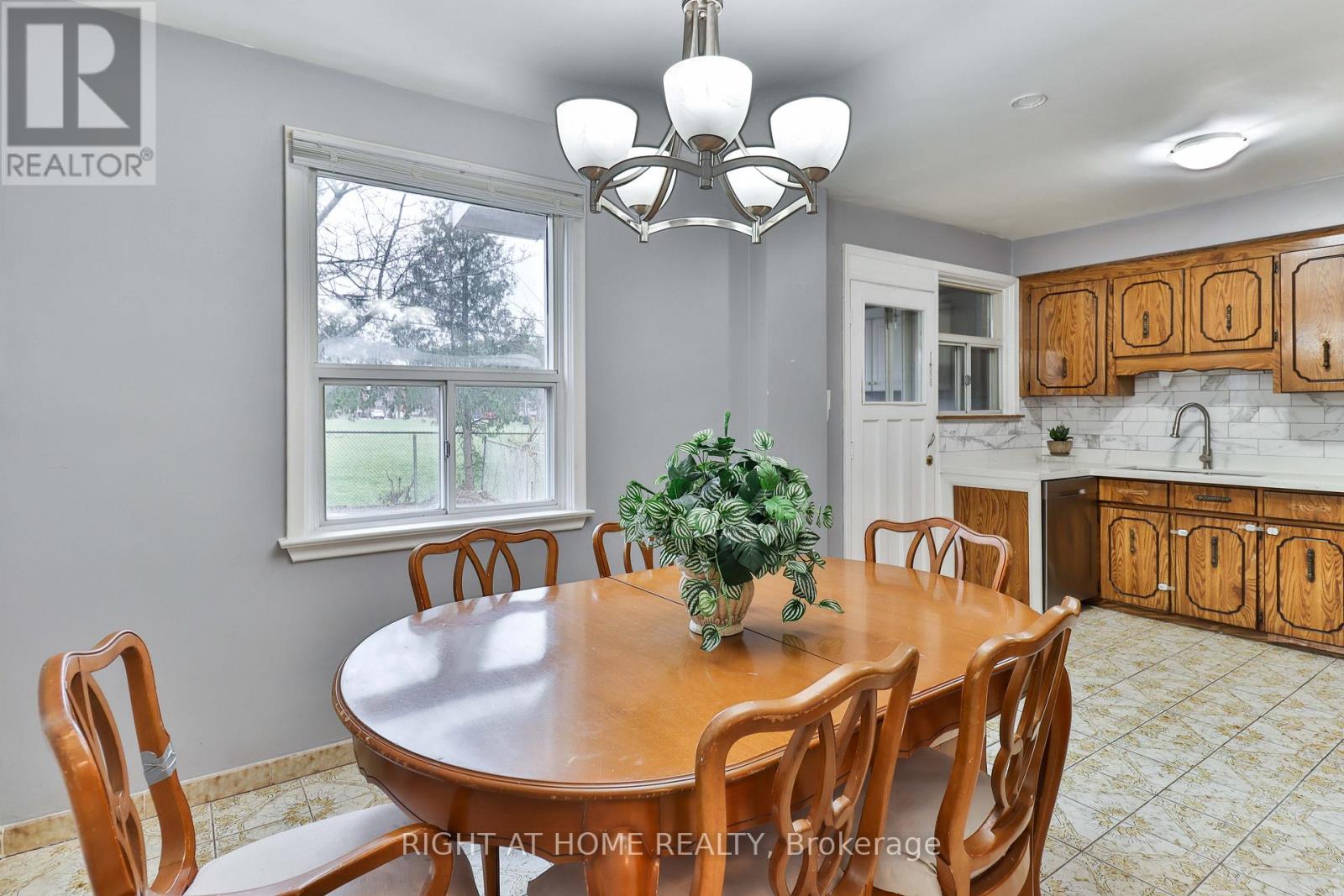 17 Rambler Place, Toronto, Ontario  M3L 1N6 - Photo 23 - W12613046