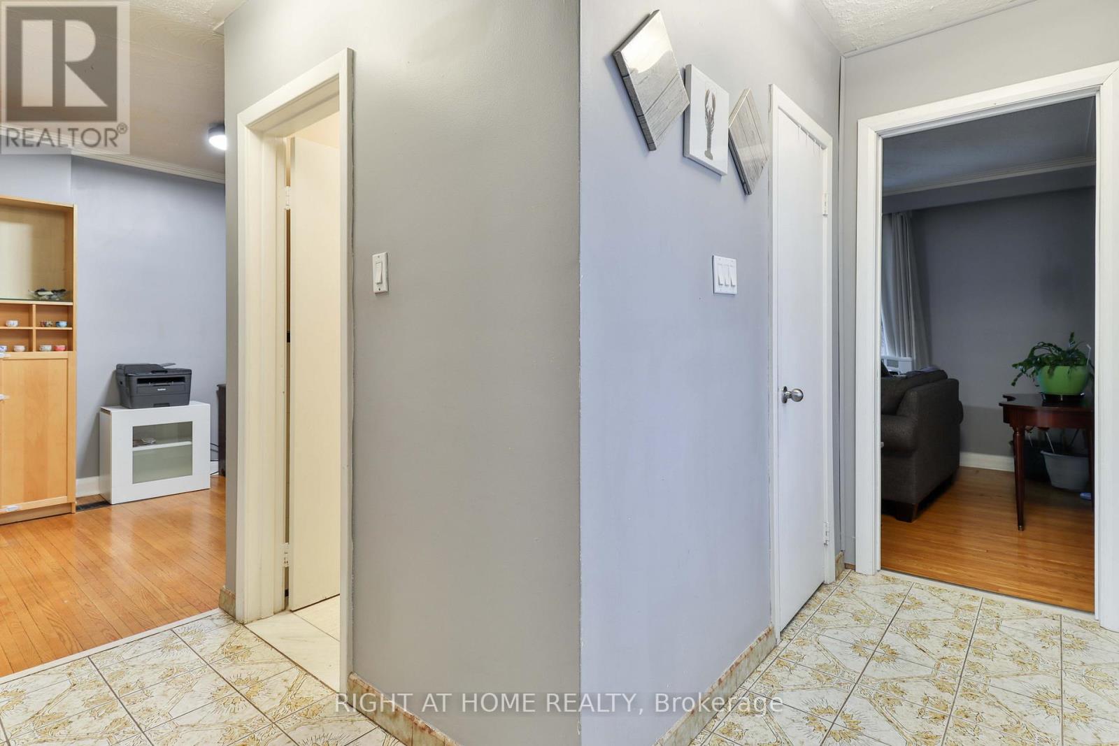 17 Rambler Place, Toronto, Ontario  M3L 1N6 - Photo 25 - W12613046