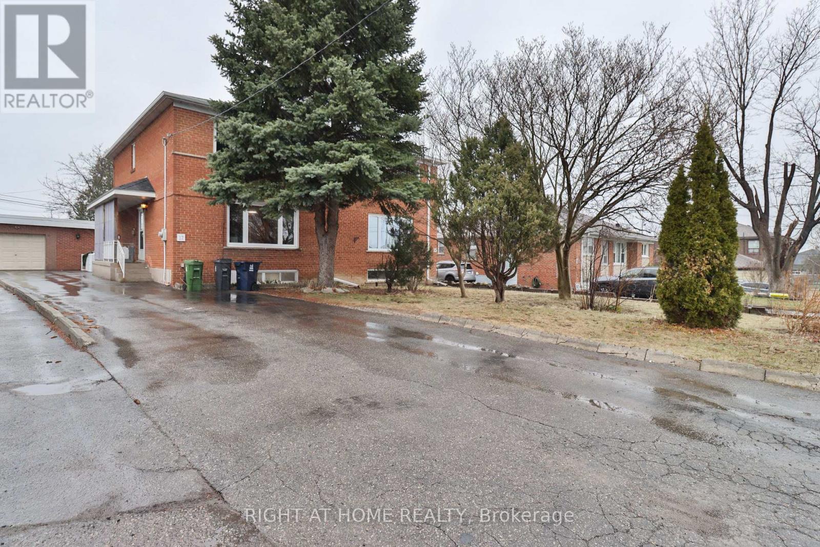 17 Rambler Place, Toronto, Ontario  M3L 1N6 - Photo 3 - W12613046