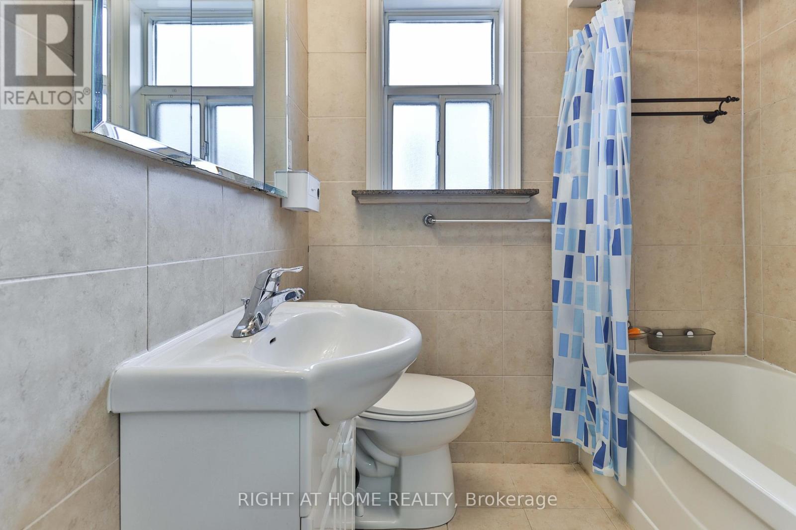 17 Rambler Place, Toronto, Ontario  M3L 1N6 - Photo 36 - W12613046