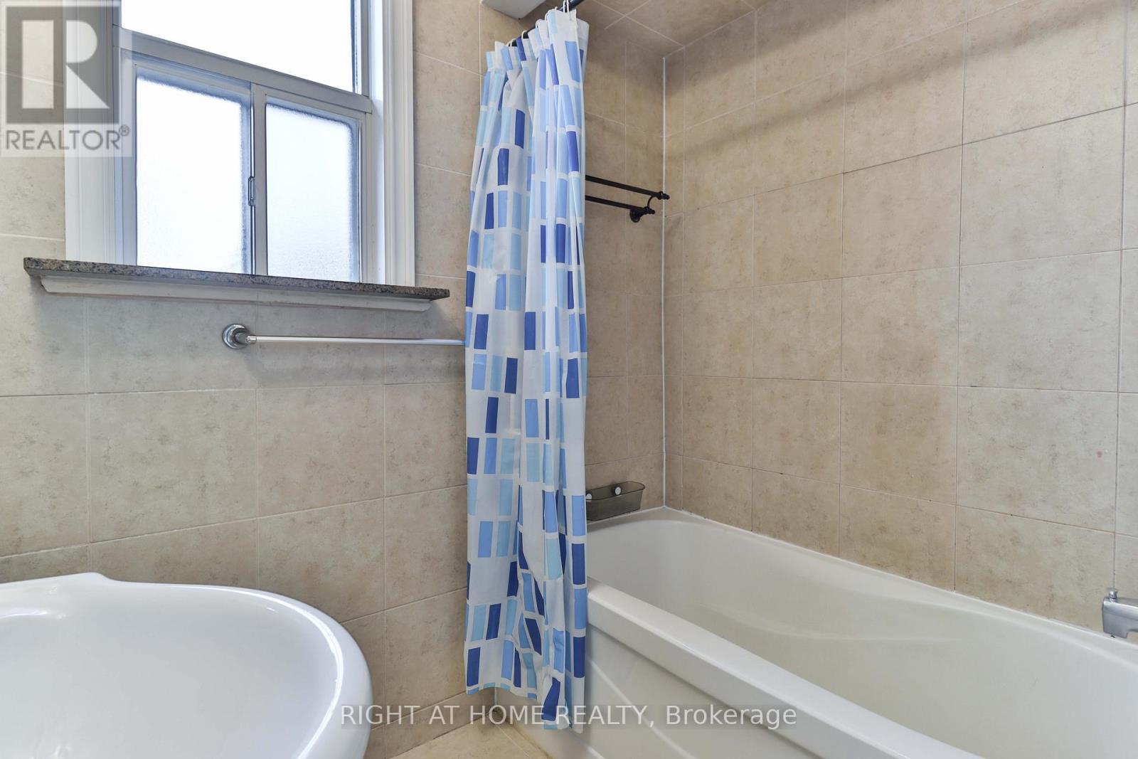 17 Rambler Place, Toronto, Ontario  M3L 1N6 - Photo 37 - W12613046