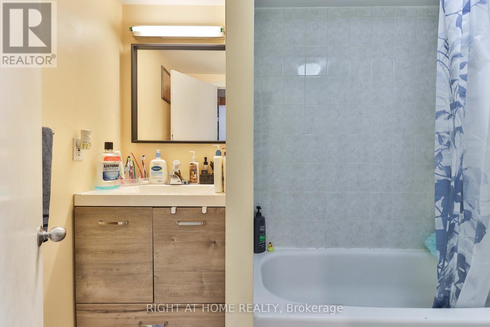 17 Rambler Place, Toronto, Ontario  M3L 1N6 - Photo 43 - W12613046