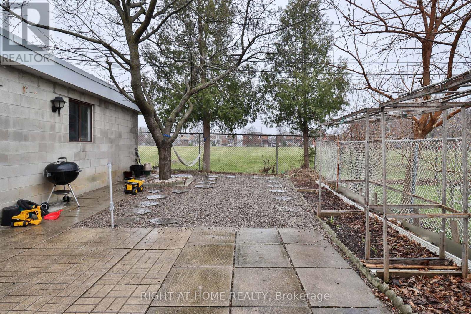 17 Rambler Place, Toronto, Ontario  M3L 1N6 - Photo 6 - W12613046